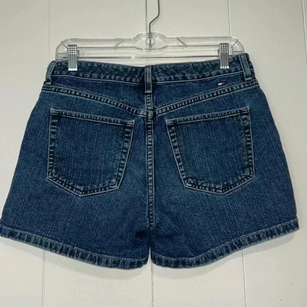 Tommy Hilfiger Denim Shorts H25 - Picture 2 of 6
